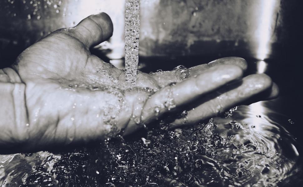 Free Image of Hand and Water  