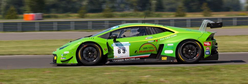 Free Image of Green Racing Car  