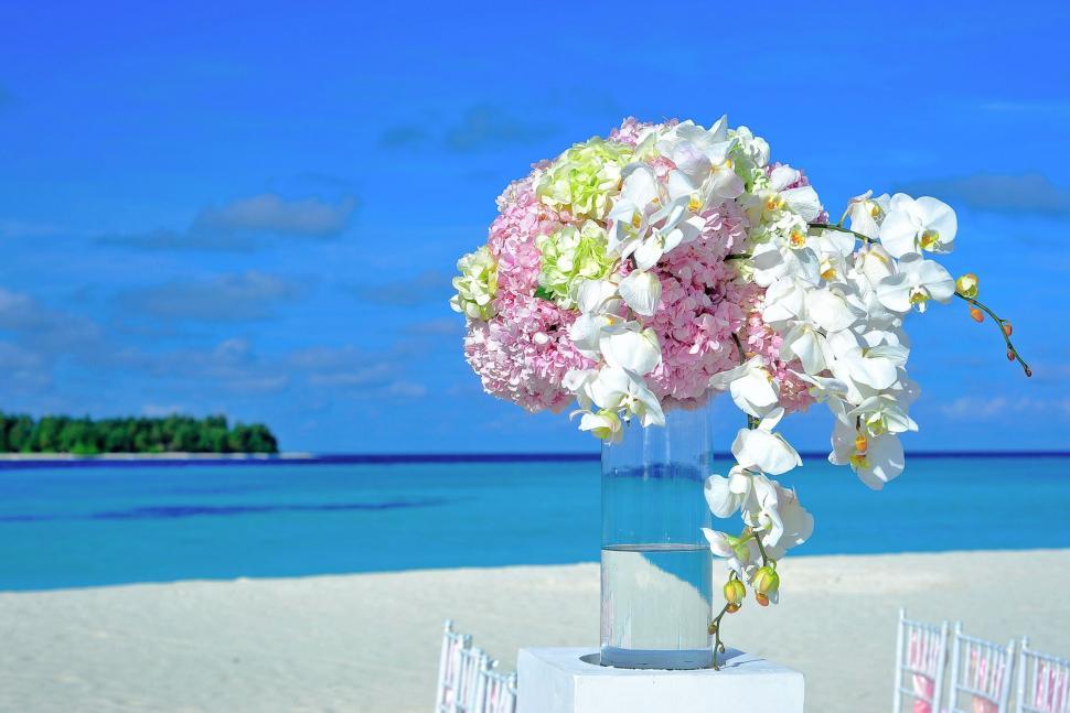 Free Image of Wedding Set up - Flower Vase  
