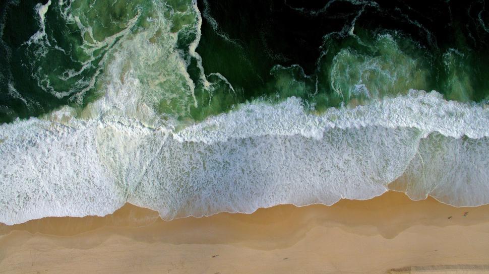 Free Image of Ocean Waves from Above  