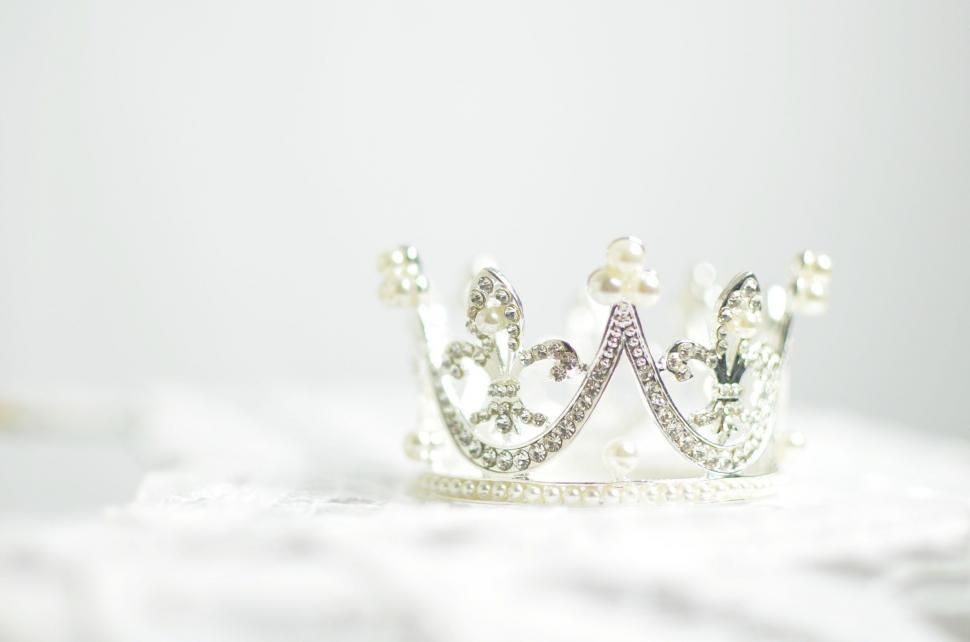Free Image of Diamond Crown  