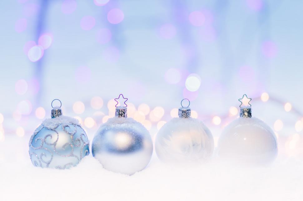 Free Image of Christmas balls 