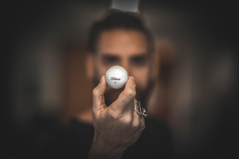 Free Image of Titleist golf ball 