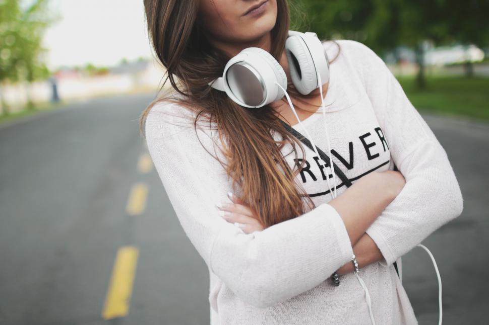 Free Image of Woman with white headphones  