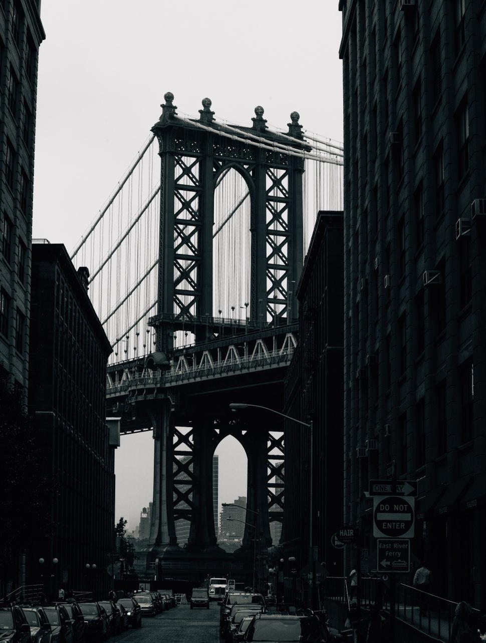 Free Image of Manhattan Bridge - B&W 