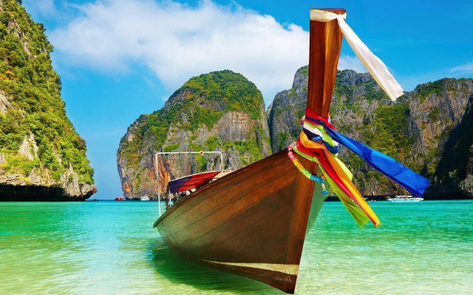Free Image of Close up of boat on the tropical beach at island  