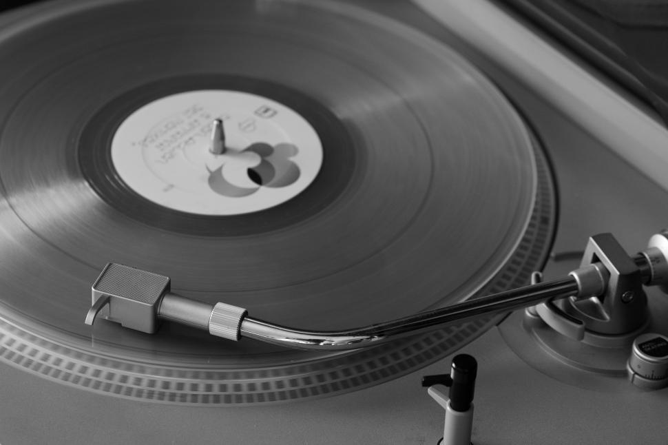 Free Image of Turntable Music Player  