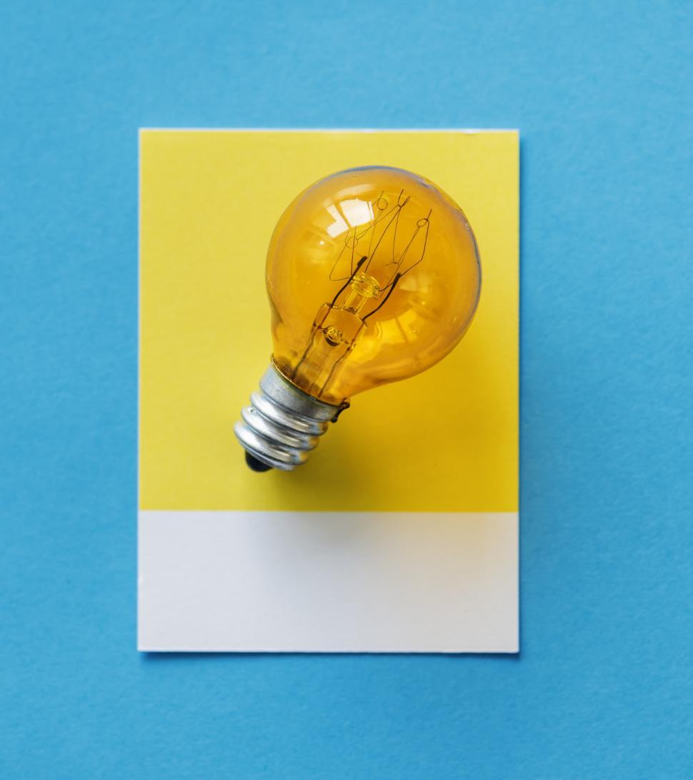 Free Image of Flat lay a small lightbulb on spaced cardboard frame 