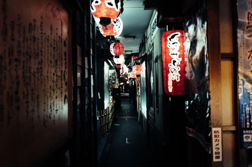 Free Image of Alley with Japanese Lanterns 