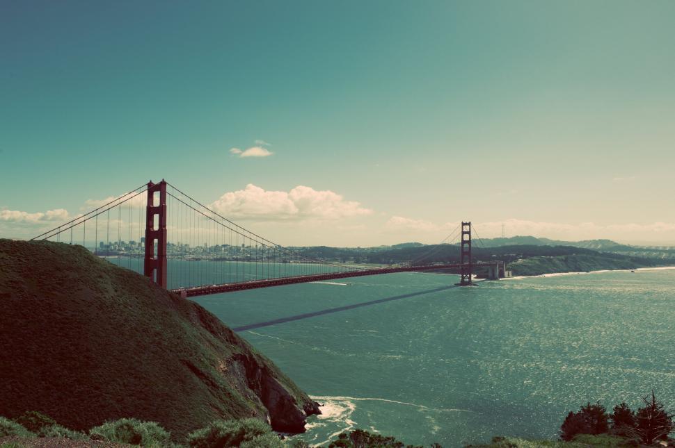 Free Image of Golden Gate Bridge with sea  
