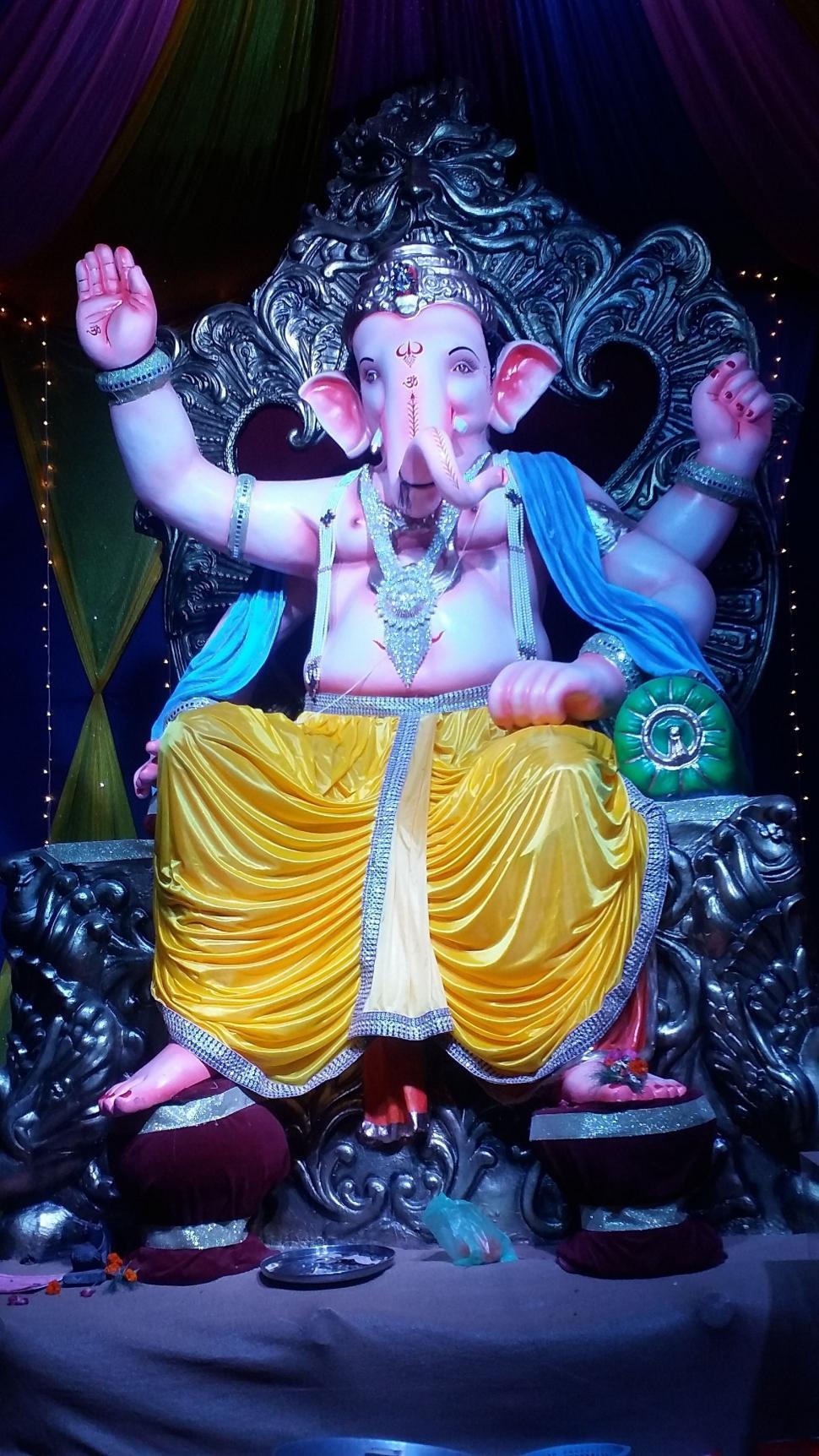 Free Image of Lord Ganesha statue 