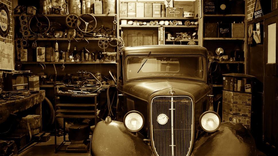 Download Free Stock Photo of Vintage Car in Garage 