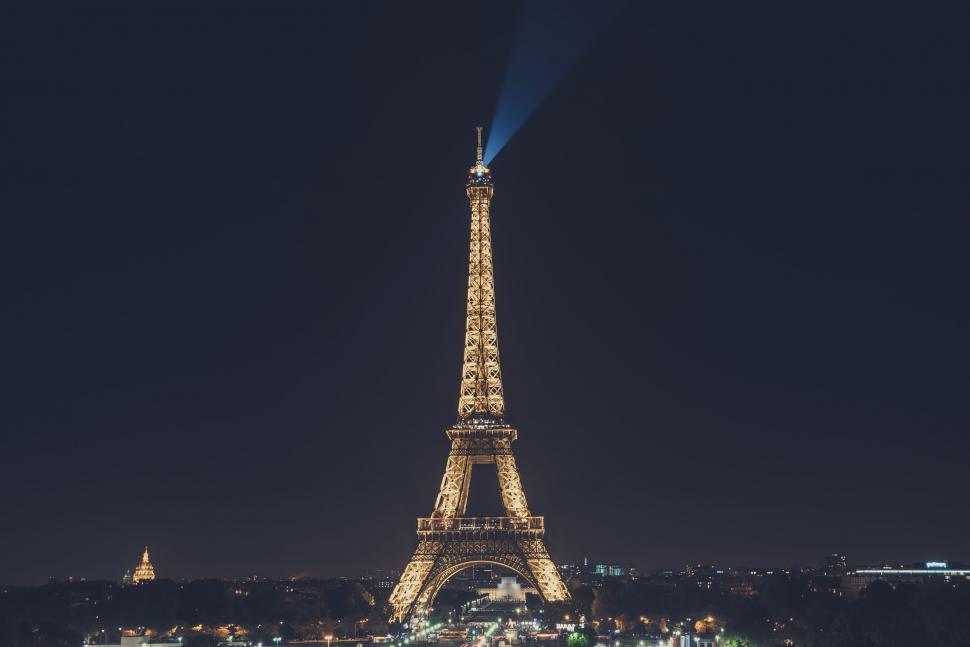 Free Image of Eiffel Tower with Flashing Light at night  