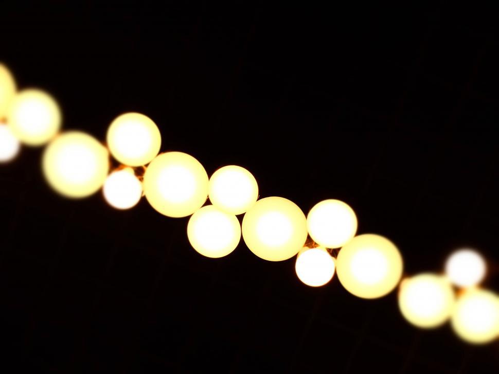 Free Image of Yellow Light Bulbs 