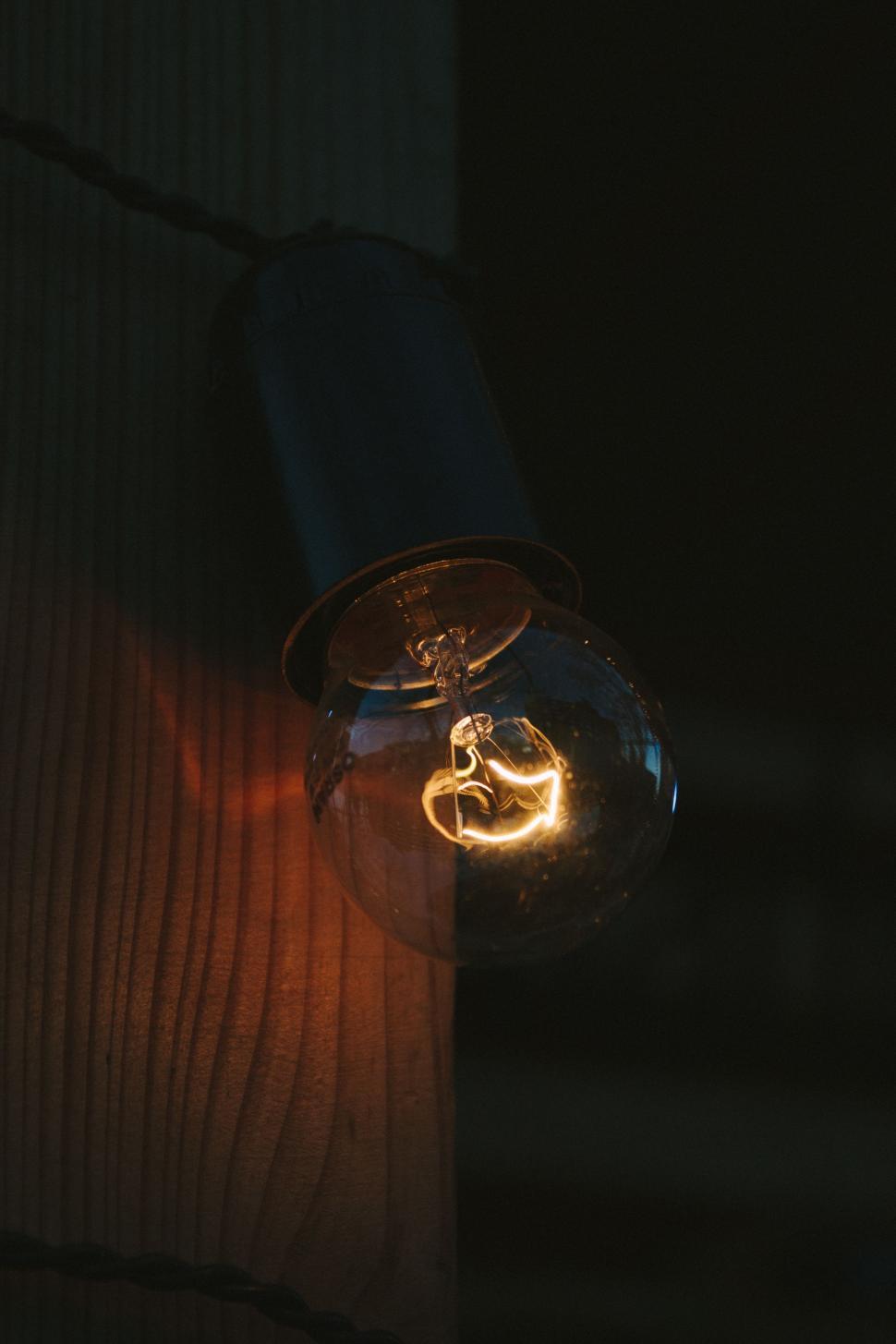 Free Image of Electric Bulb  