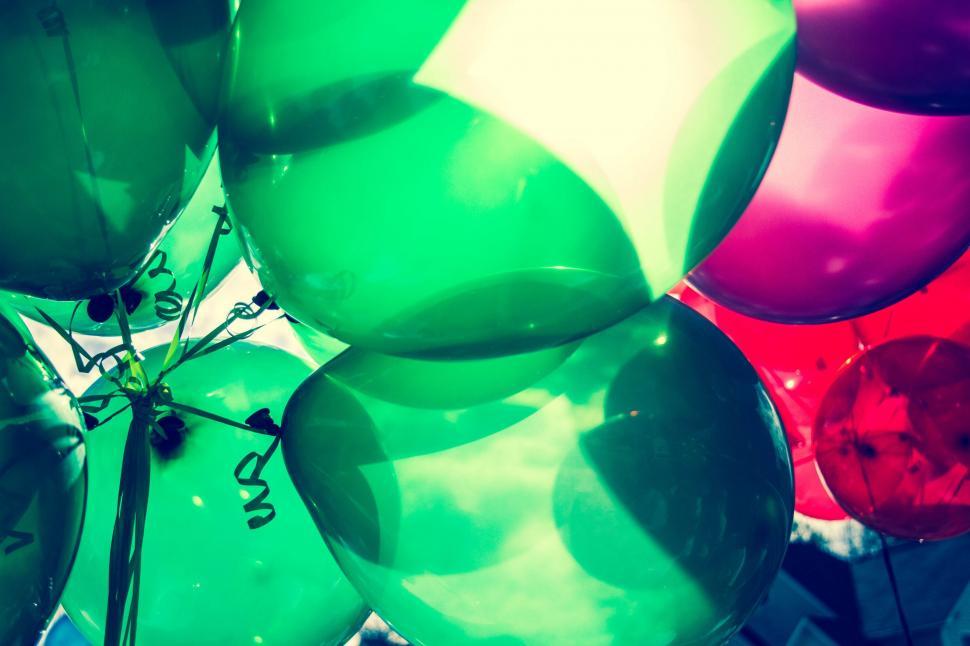 Free Image of Colorful Birthday Balloons  