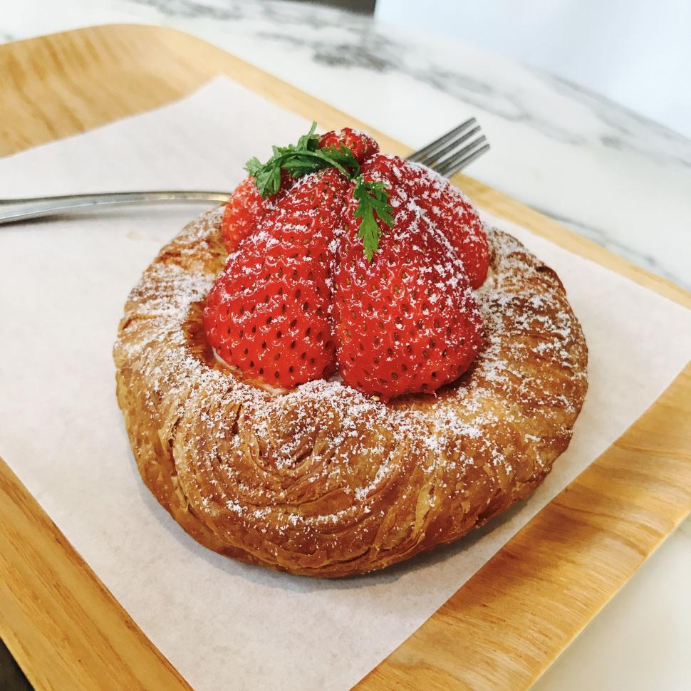 Free Image of Strawberry Puff Pastry  