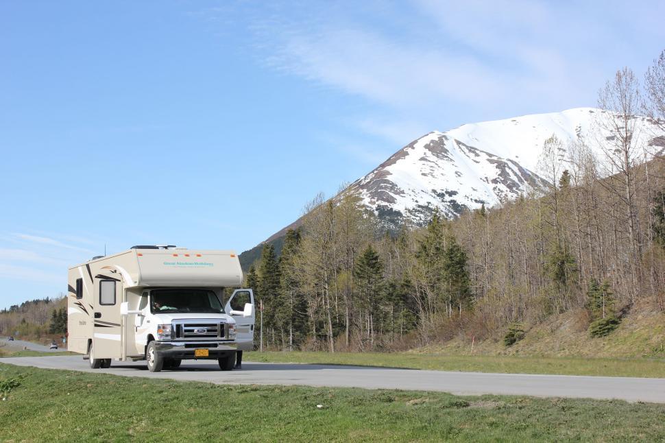 Free Image of Truck camper in Alaska 