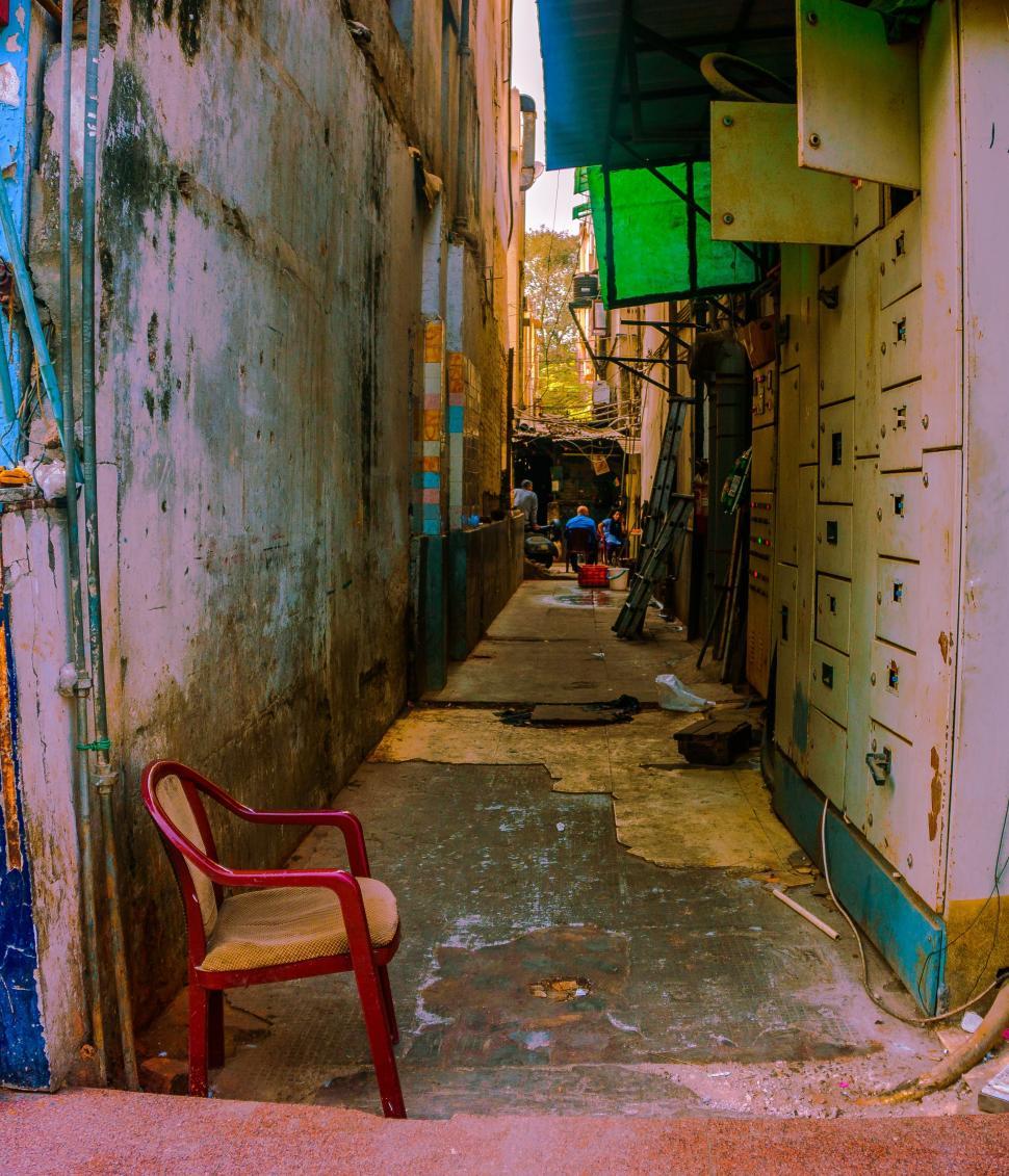 Free Image of Narrow Alley  