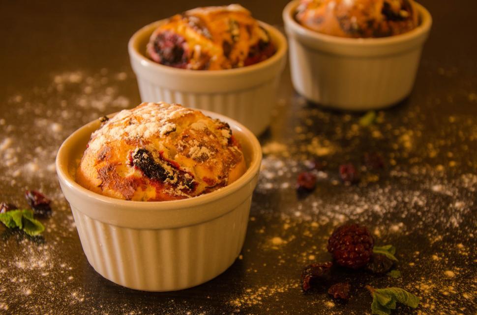 Free Image of Muffins with blackberries 