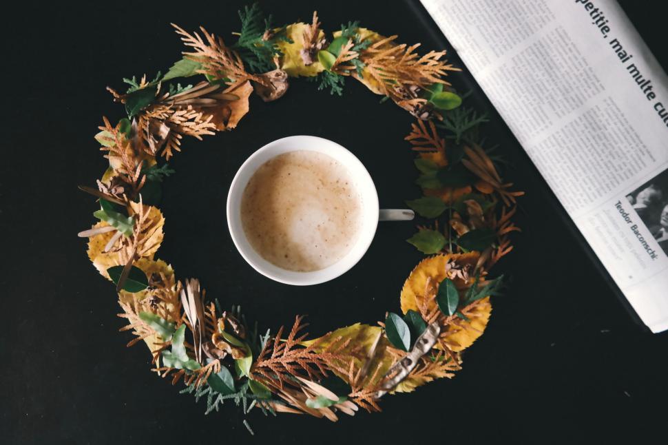 Free Image of Flower Wreath and Coffee  