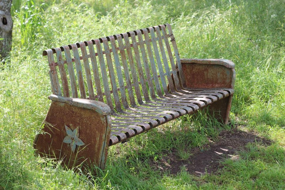 Free Image of Rusty bench 