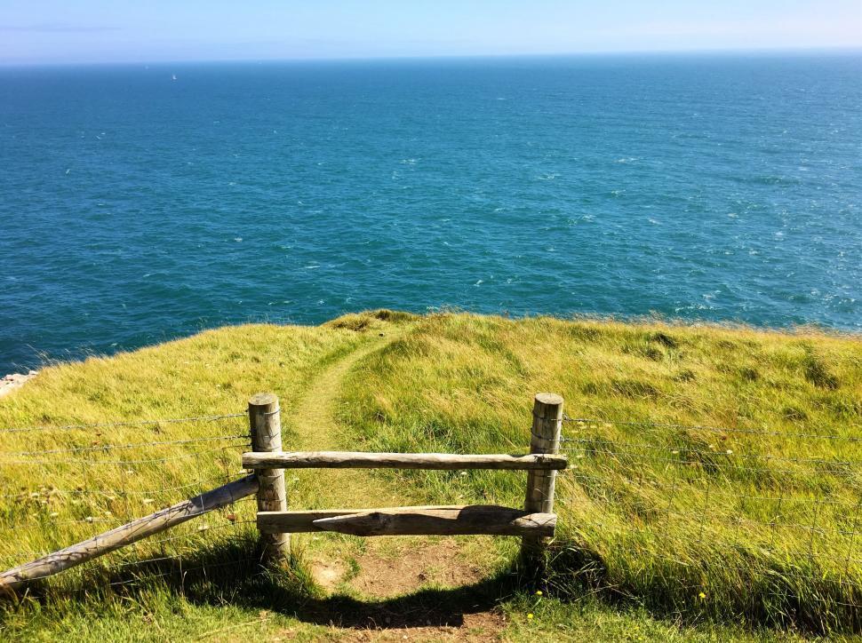 Free Image of Stile and Ocean  