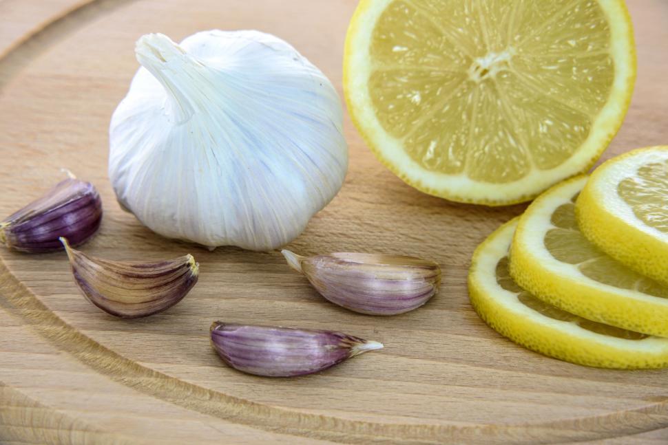 Free Image of Lemon and Garlic  