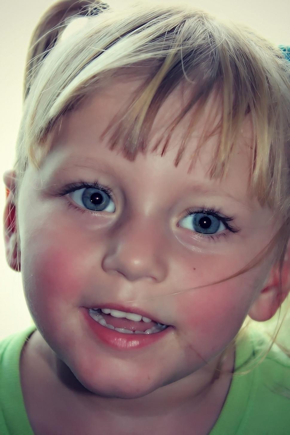 Free Image of Little Girl With Blue Eyes  