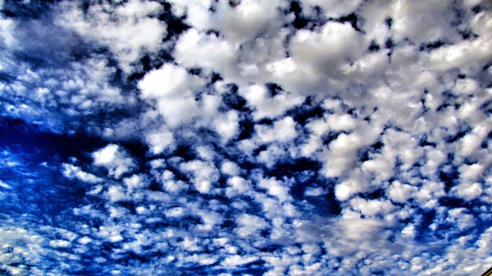 Free Image of White Clouds 