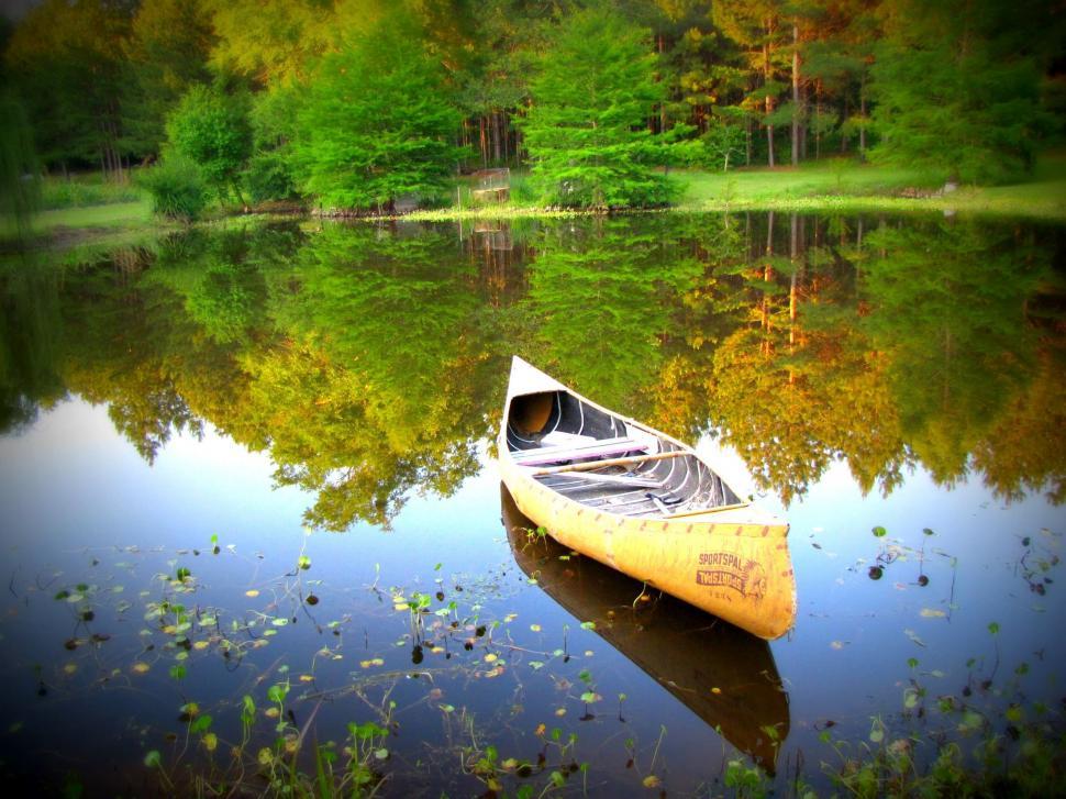 Free Image of Canoe, Lake and Trees  