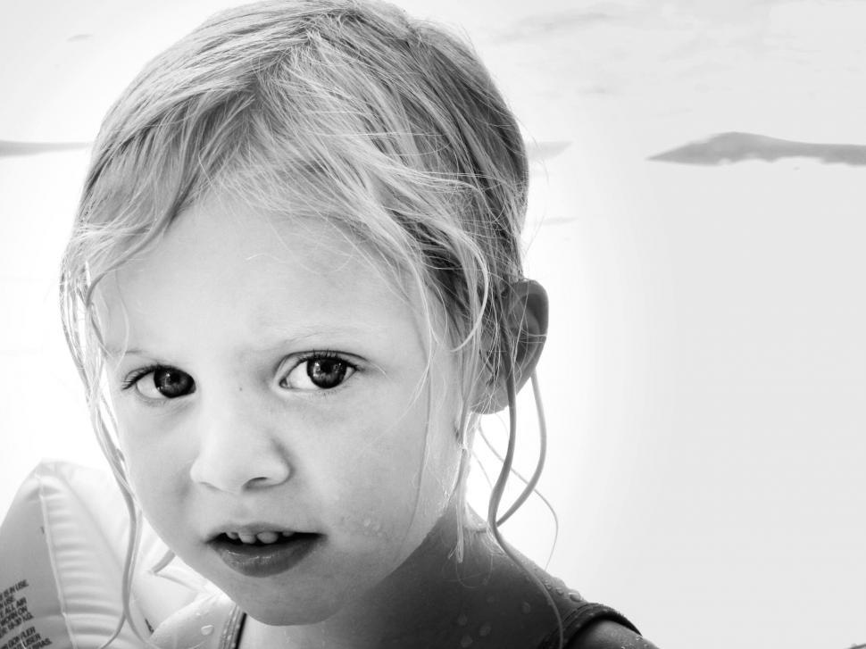Free Image of Little Girl With Wet Hair  
