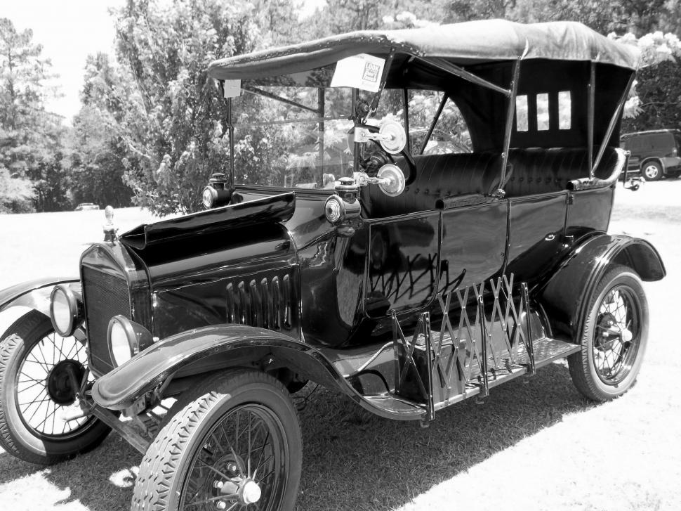 Free Image of Old Antique Car  