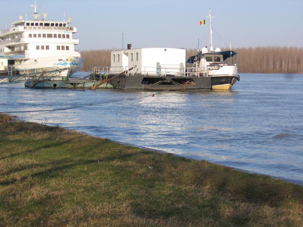 Free Image of Two Small vessels at the river shore 