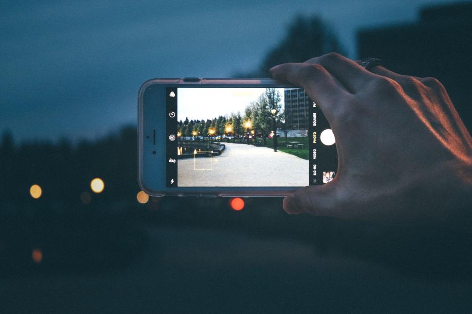 Free Image of Taking picture of walkway with Smartphone in the evening  