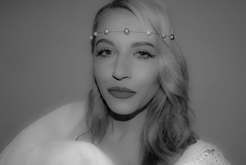 Free Image of Fashionable Woman With Beads Headband - B&W 