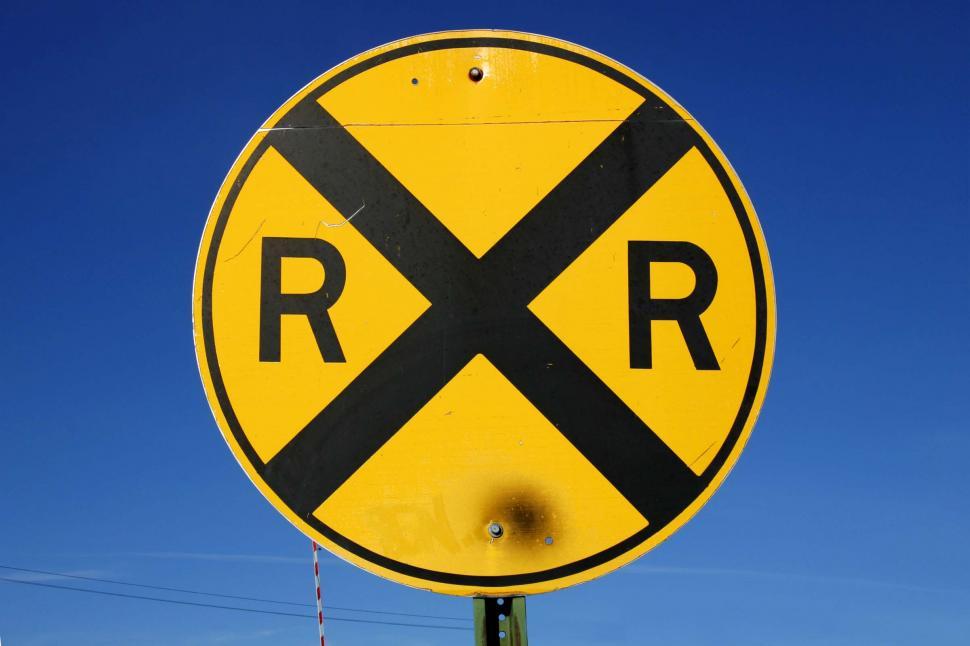 Free Image of Railroad crossing sign 