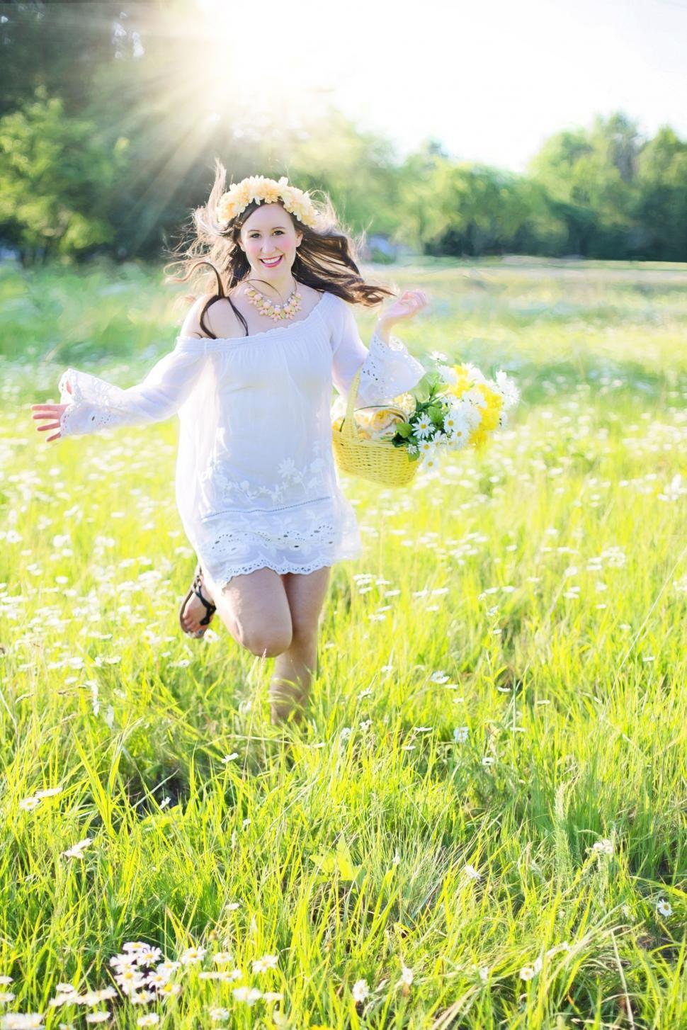 Free Image of Young woman and daisy flowers in sunlight  