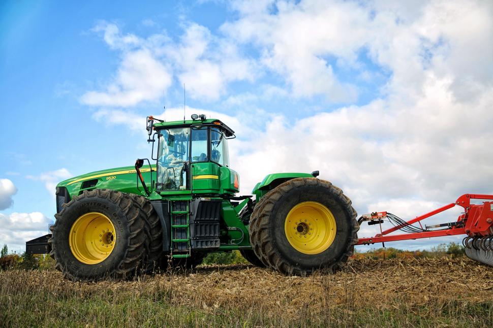 Free Image of Green Tractor  