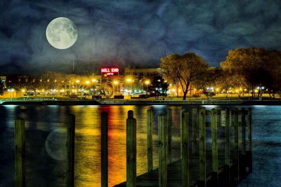 Free Image of Supermoon and City Lights With Lake 