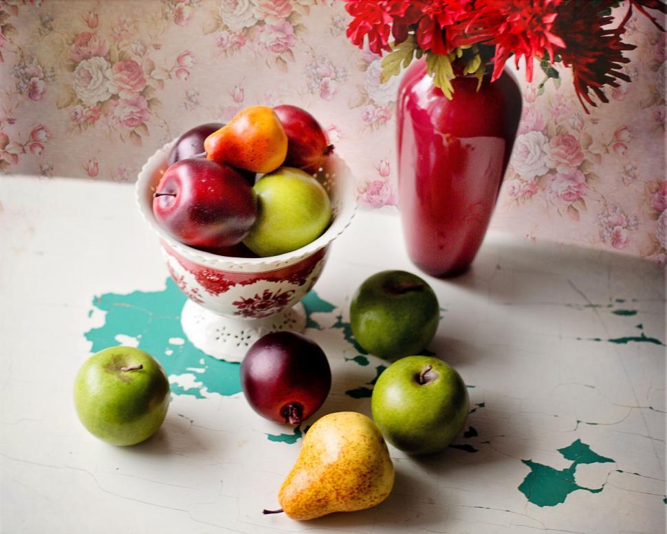 Free Image of Fruits and Flower Vase 