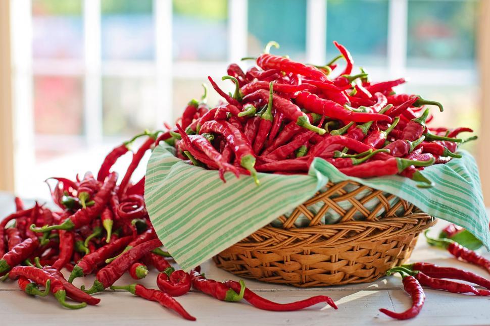 Free Image of Cayenne peppers 