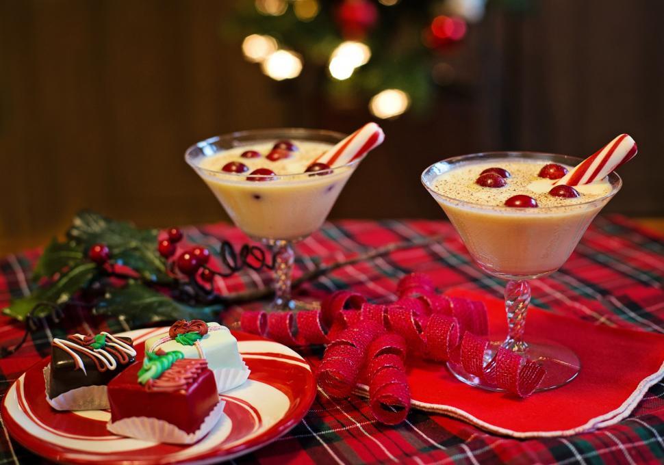 Free Image of Petit Fours and Eggnog drinks 