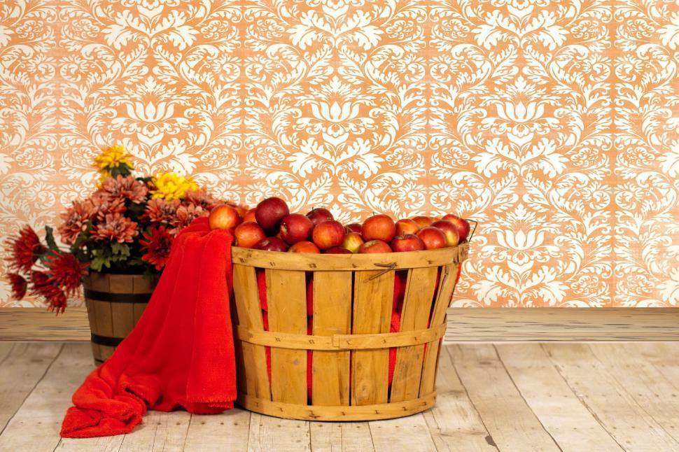 Free Image of Apples and Flowers  