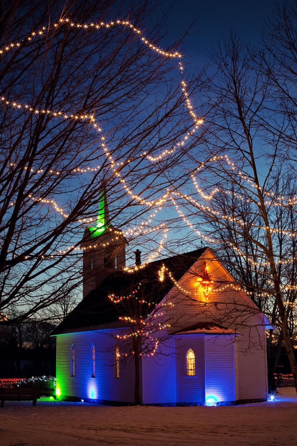 Free Image of Church With Christmas Lights 