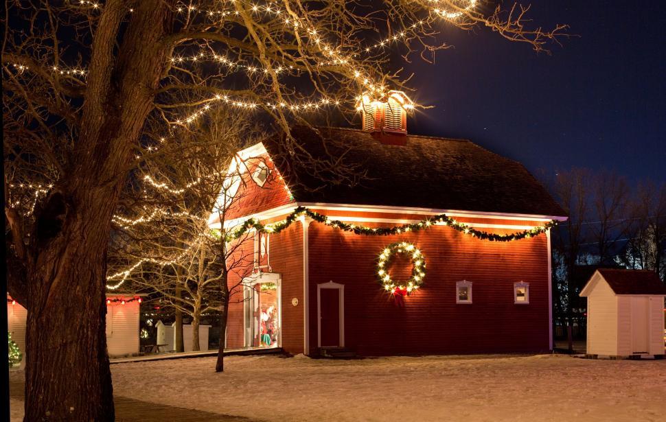Free Image of Red House and Christmas Lights  