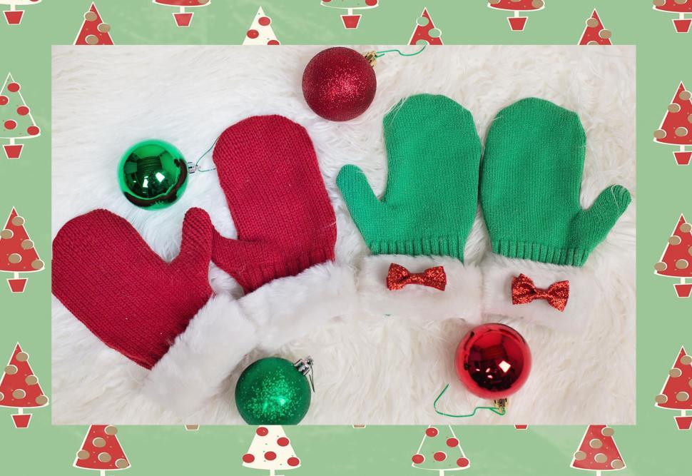 Free Image of Christmas mittens 
