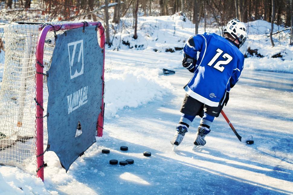 Free Image of Ice hockey player and goal post  