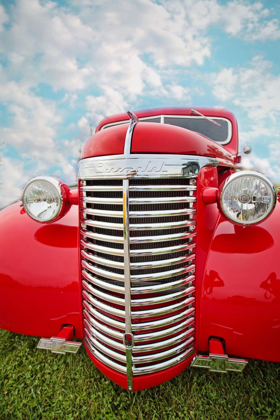 Free Image of Vintage Car on green grass 