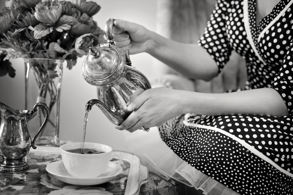 Free Image of Woman pouring tea - B&W 